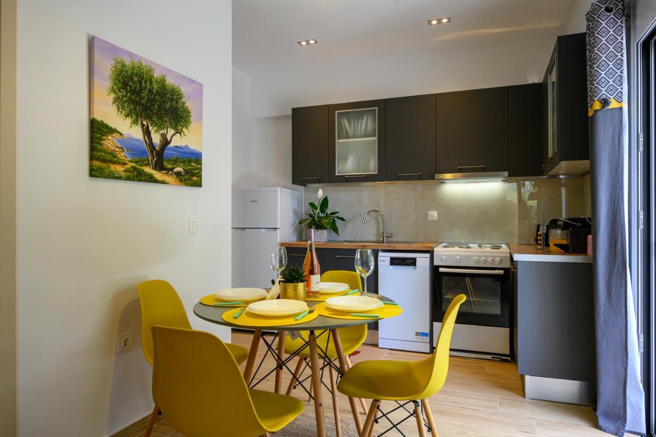 Chic Apartment In Nature, 5-Min Walk To The Beach Каламата Екстериор снимка