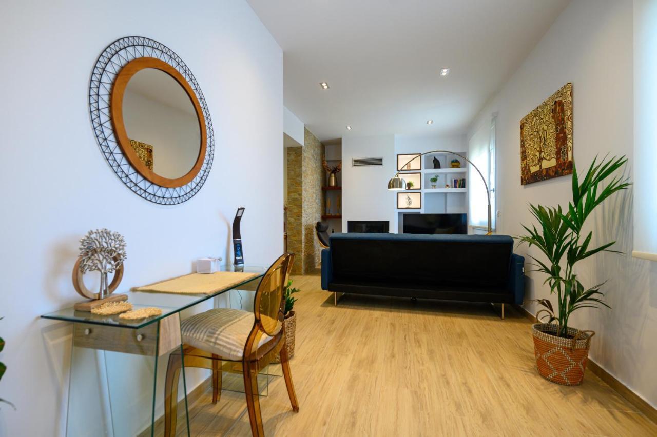 Chic Apartment In Nature, 5-Min Walk To The Beach Каламата Екстериор снимка