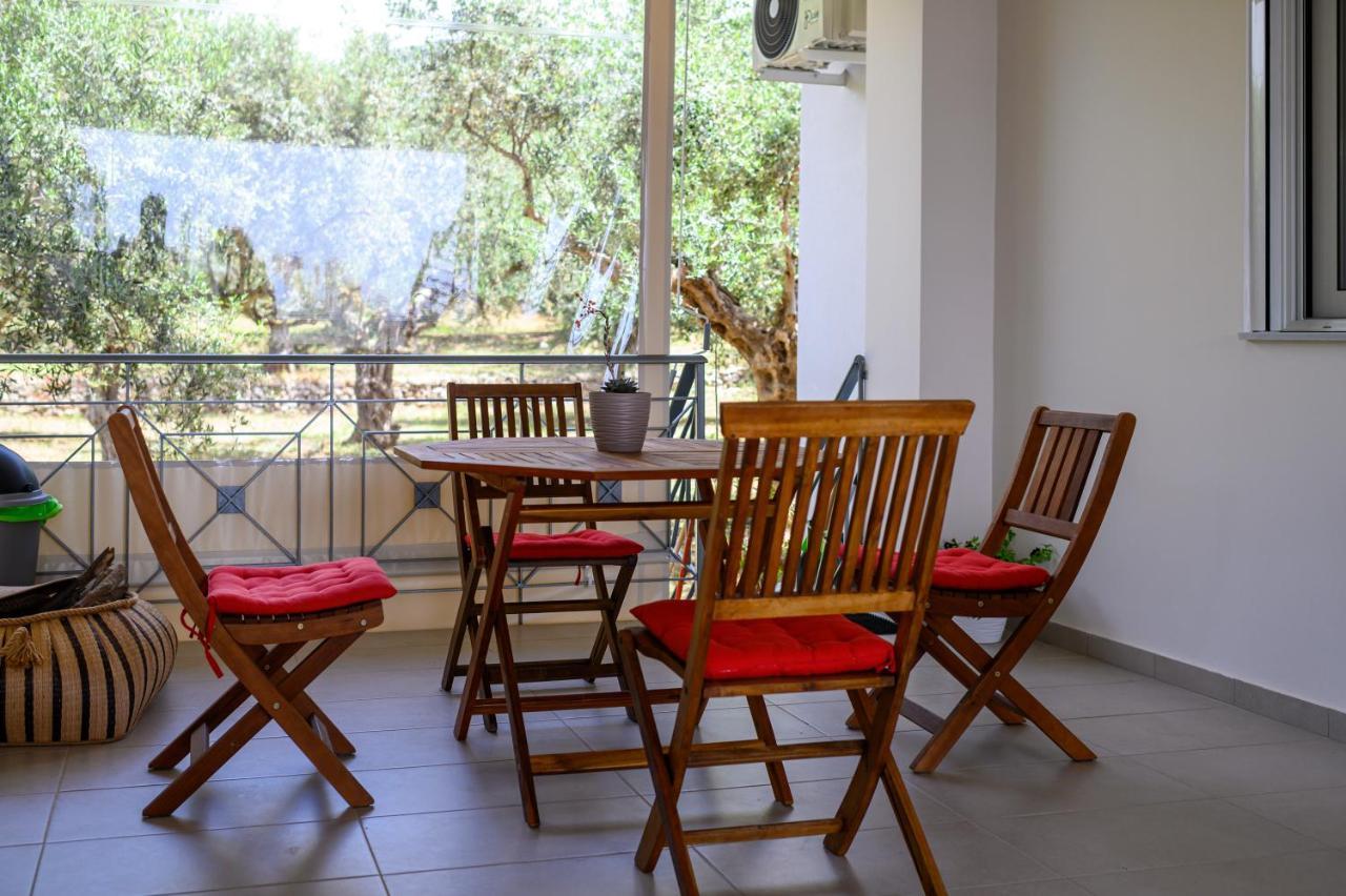 Chic Apartment In Nature, 5-Min Walk To The Beach Каламата Екстериор снимка
