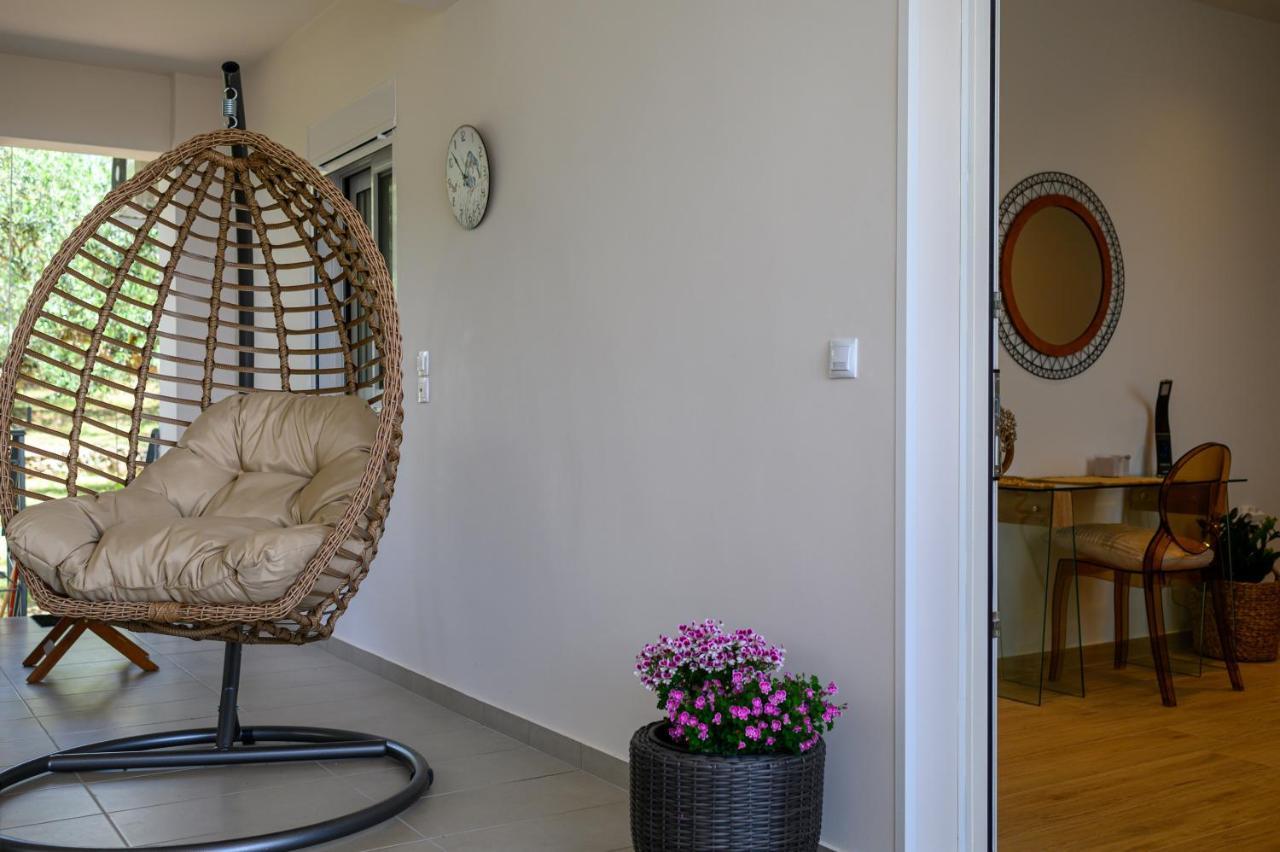 Chic Apartment In Nature, 5-Min Walk To The Beach Каламата Екстериор снимка