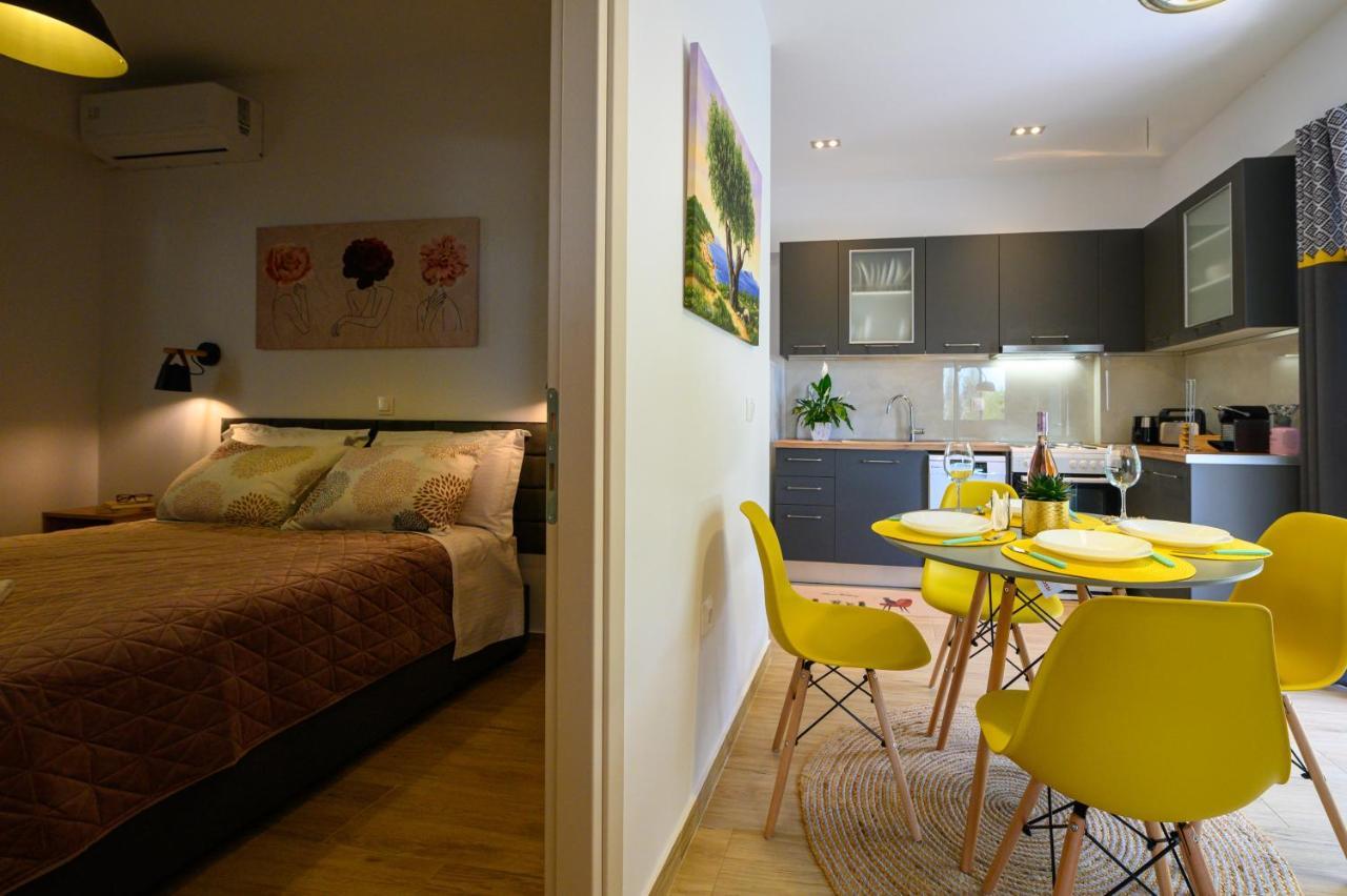 Chic Apartment In Nature, 5-Min Walk To The Beach Каламата Екстериор снимка