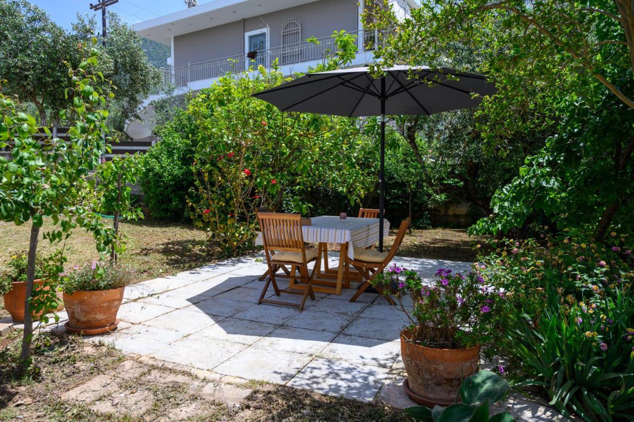 Chic Apartment In Nature, 5-Min Walk To The Beach Каламата Екстериор снимка